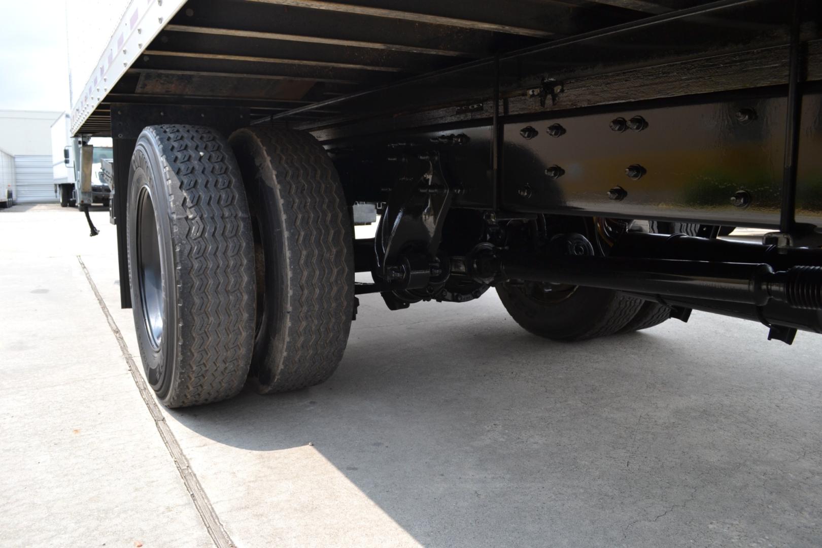 2019 WHITE /BLACK FREIGHTLINER M2-106 with an CUMMINS B6.7L 240HP engine, ALLISON 2500RDS AUTOMATIC transmission, located at 9172 North Fwy, Houston, TX, 77037, (713) 910-6868, 29.887470, -95.411903 - Photo#8